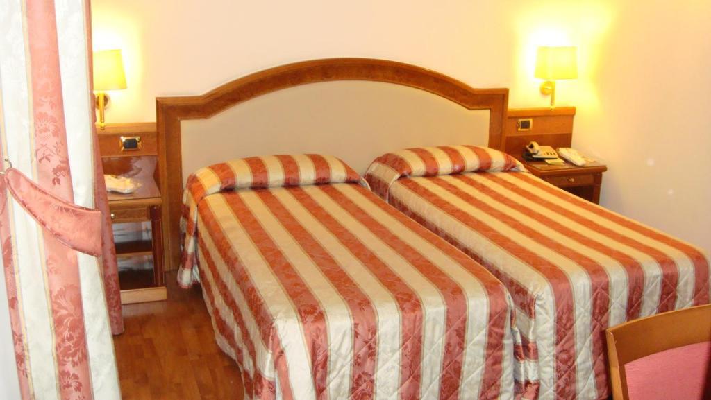 Albergo Corona Domodossola Chambre photo