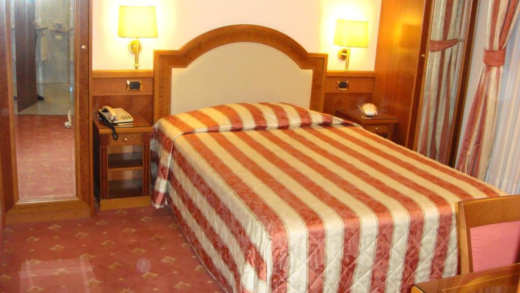 Albergo Corona Domodossola Chambre photo