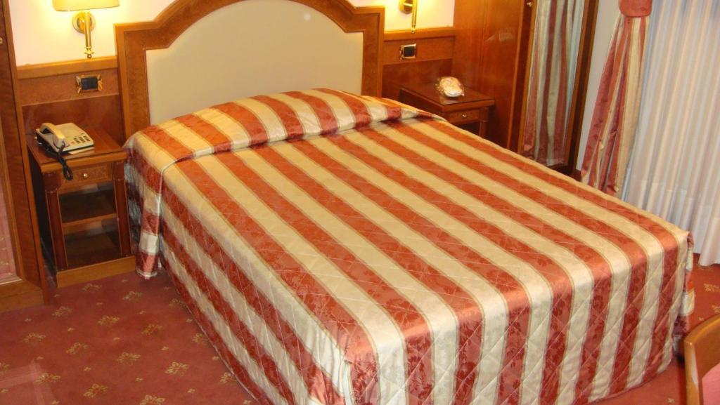 Albergo Corona Domodossola Chambre photo